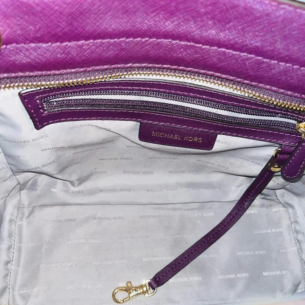 Michael Kors Selma Medium Saffiano Leather Satchel. - Picture 4 of 14